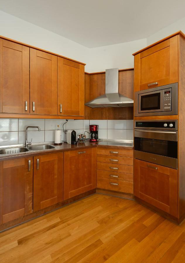 Brand-New Modern Flat In Heart Of City Солун Екстериор снимка